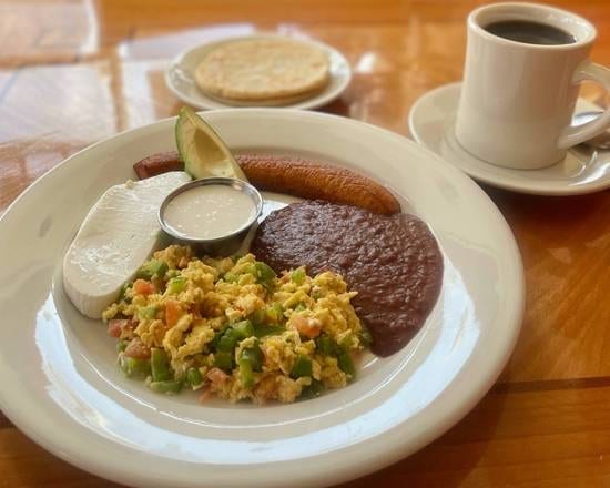 Desayuno Salvadoreño.