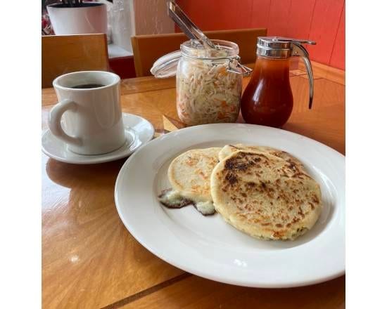 Pupusa De Queso Con Loroco.