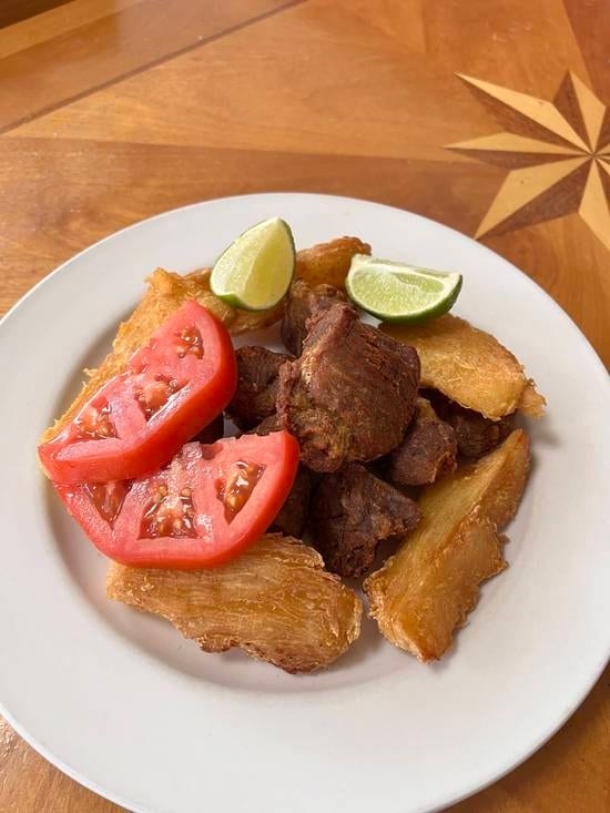 Yuca Con Chicharrones.