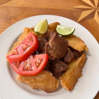 Yuca Con Chicharrones